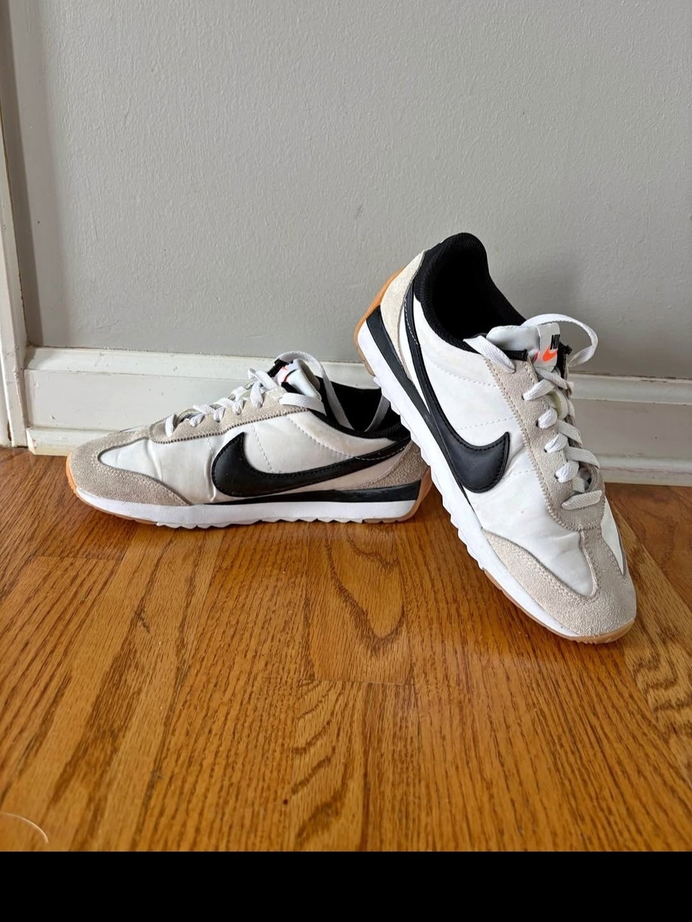 Nike Women's White & Black Retro Runner Sneakers